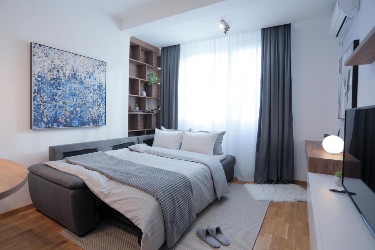 Arena Big Luxury Apartments โนวีซาด ภายนอก รูปภาพ