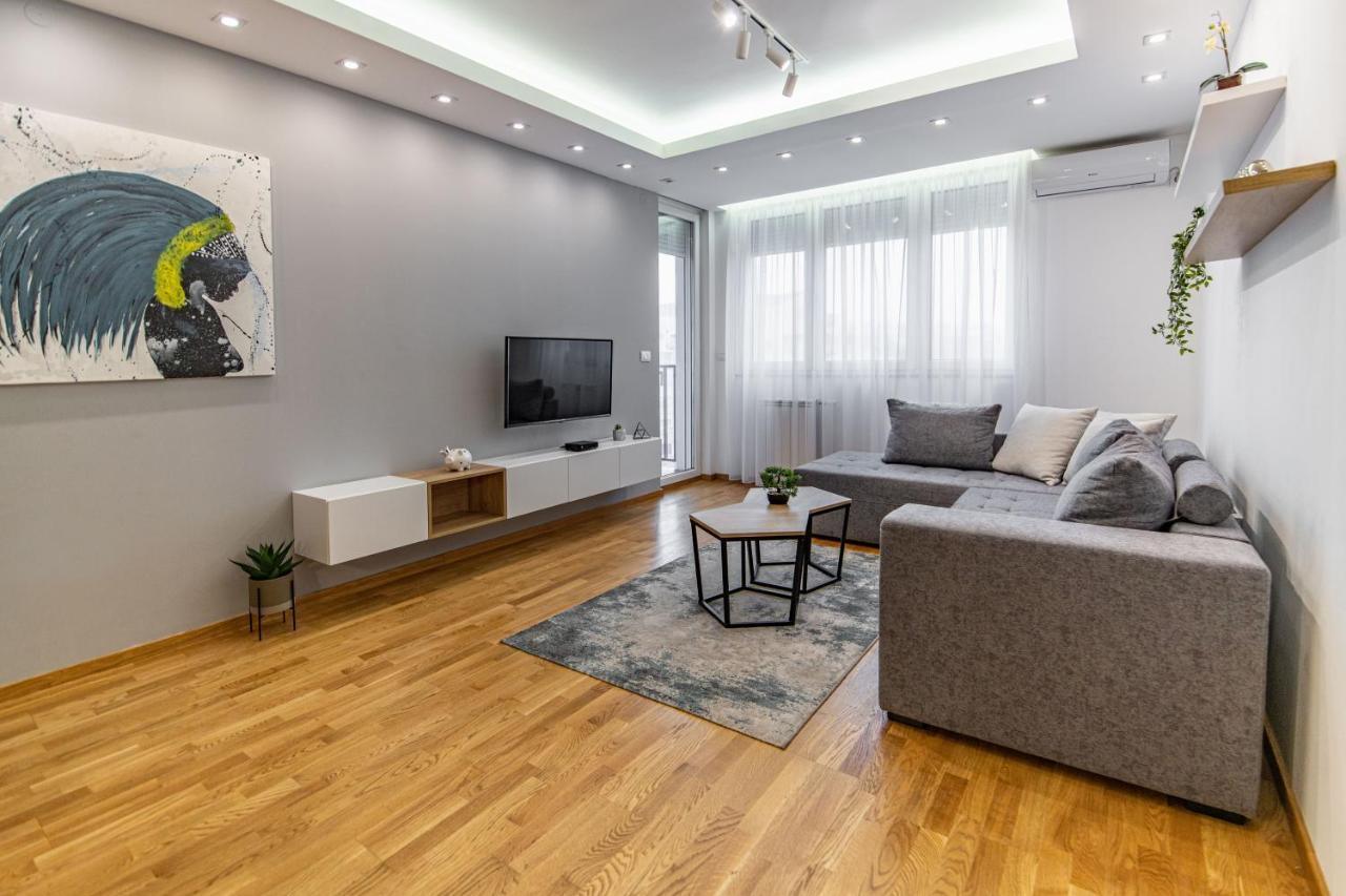 Arena Big Luxury Apartments โนวีซาด ภายนอก รูปภาพ